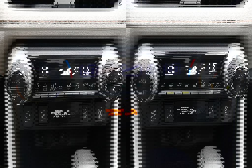 Used 2021 Toyota RAV4 XLE w/ Convenience Package image 22