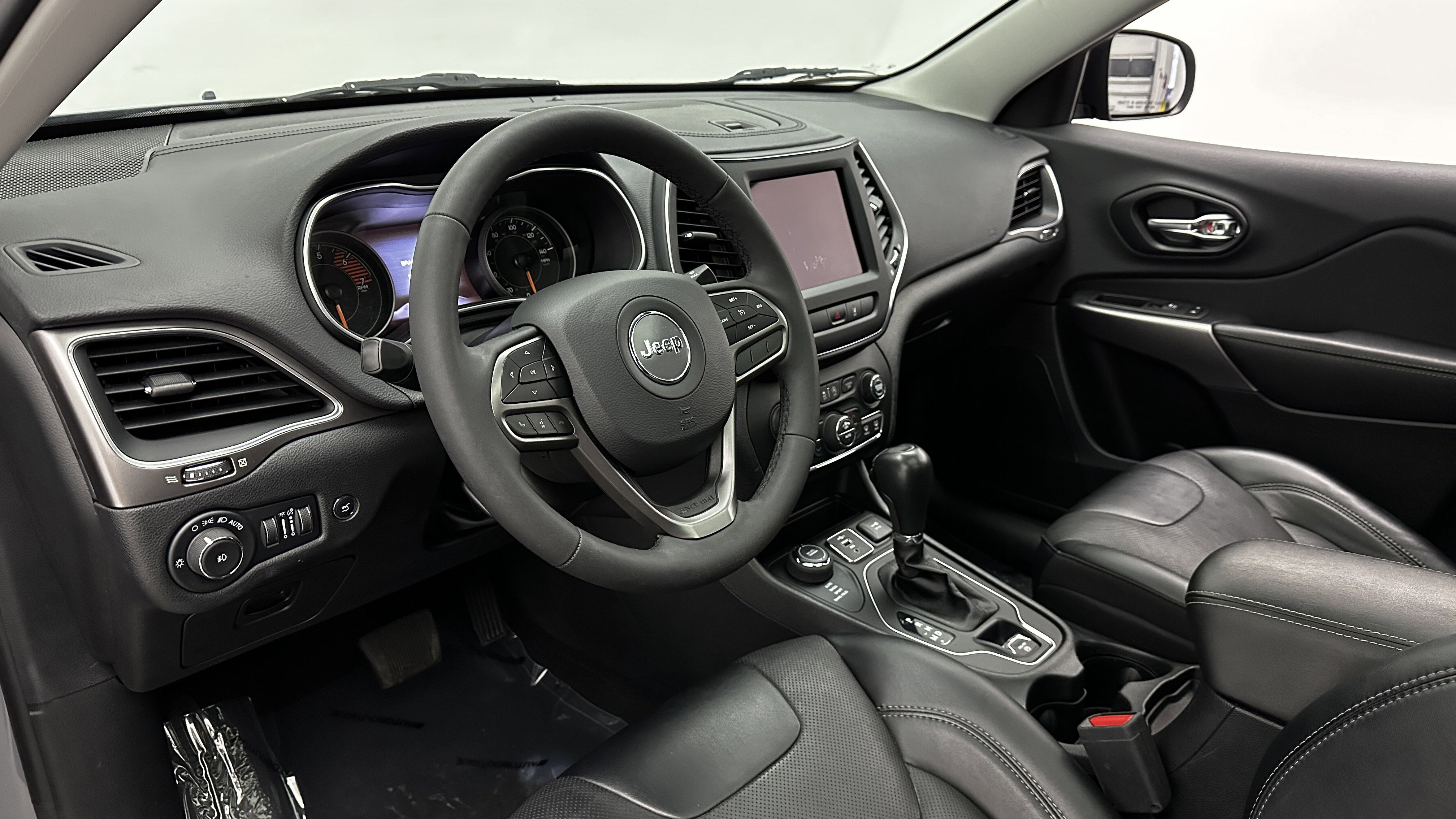 Used 2022 Jeep Cherokee Latitude Lux w/ Sun & Sound Group AWD/4WD image 7