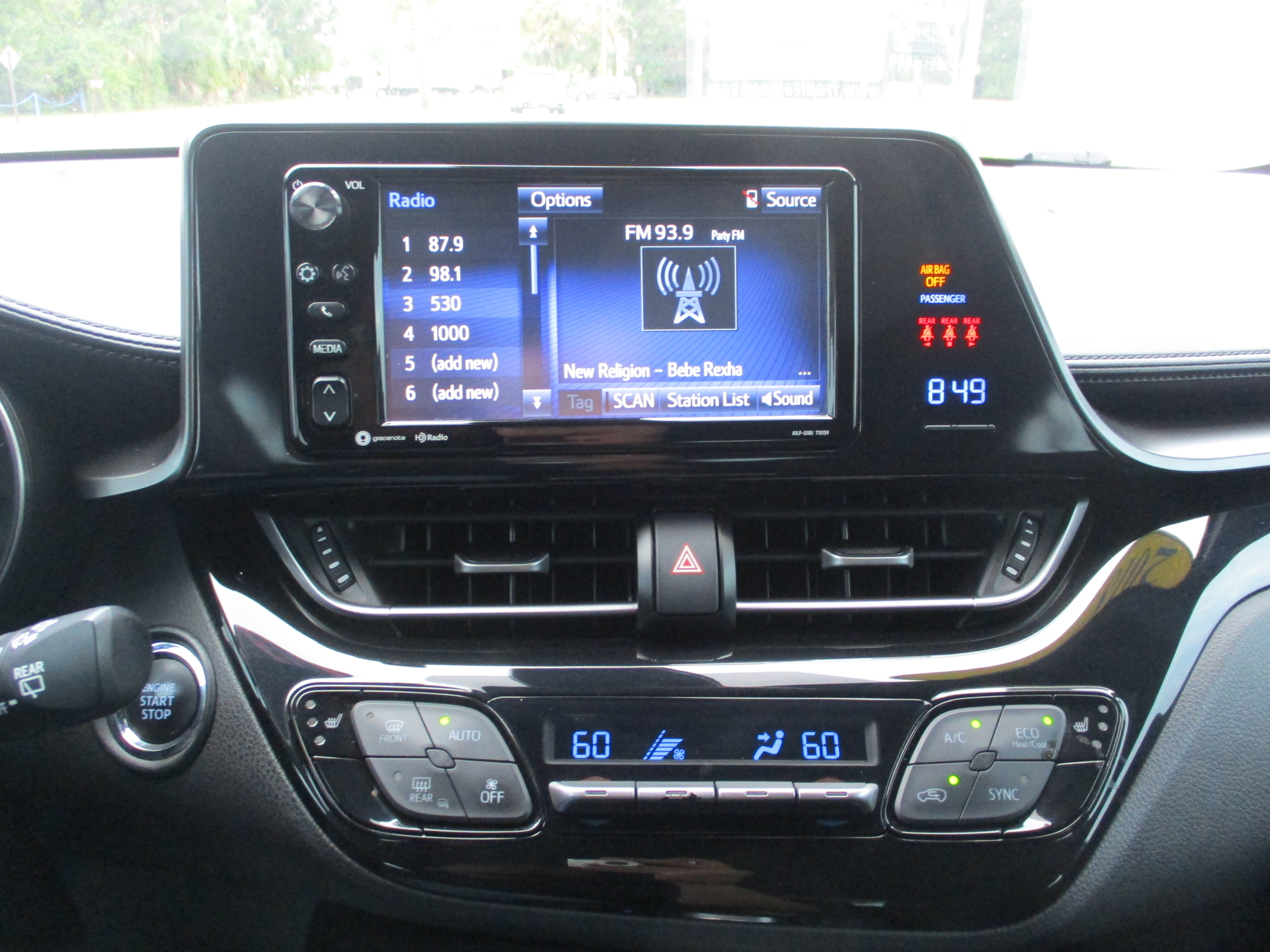 Used 2018 Toyota C-HR XLE FWD image 17
