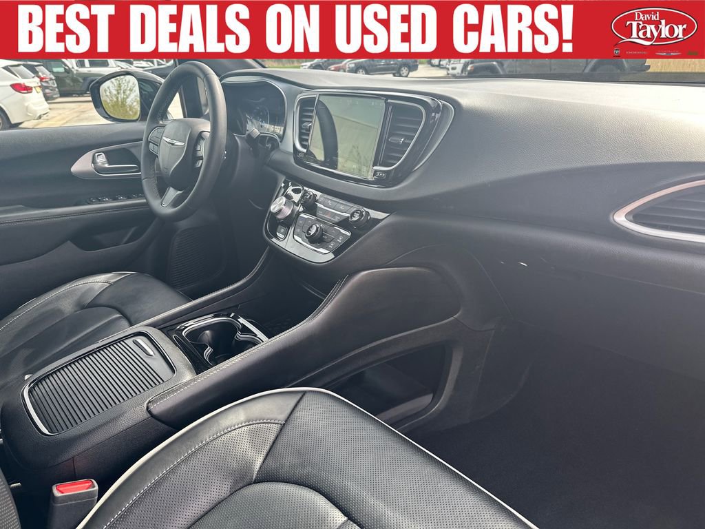 Used 2025 Chrysler Pacifica Limited FWD image 28