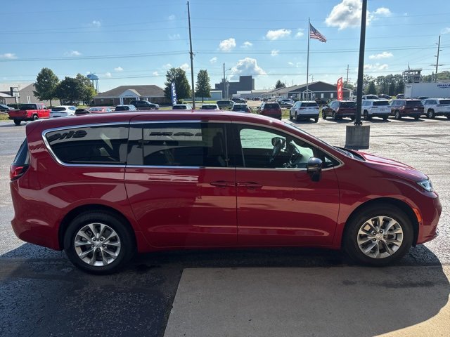 New 2025 Chrysler Pacifica Select w/ Uconnect Theater Family Group image 6