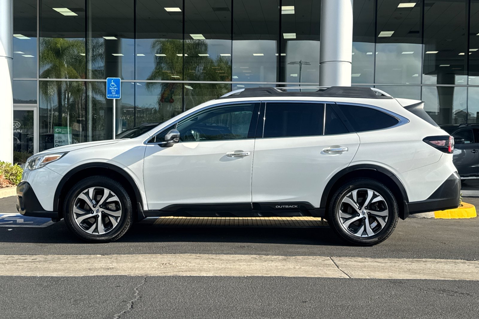 Used 2020 Subaru Outback Touring AWD/4WD image 7