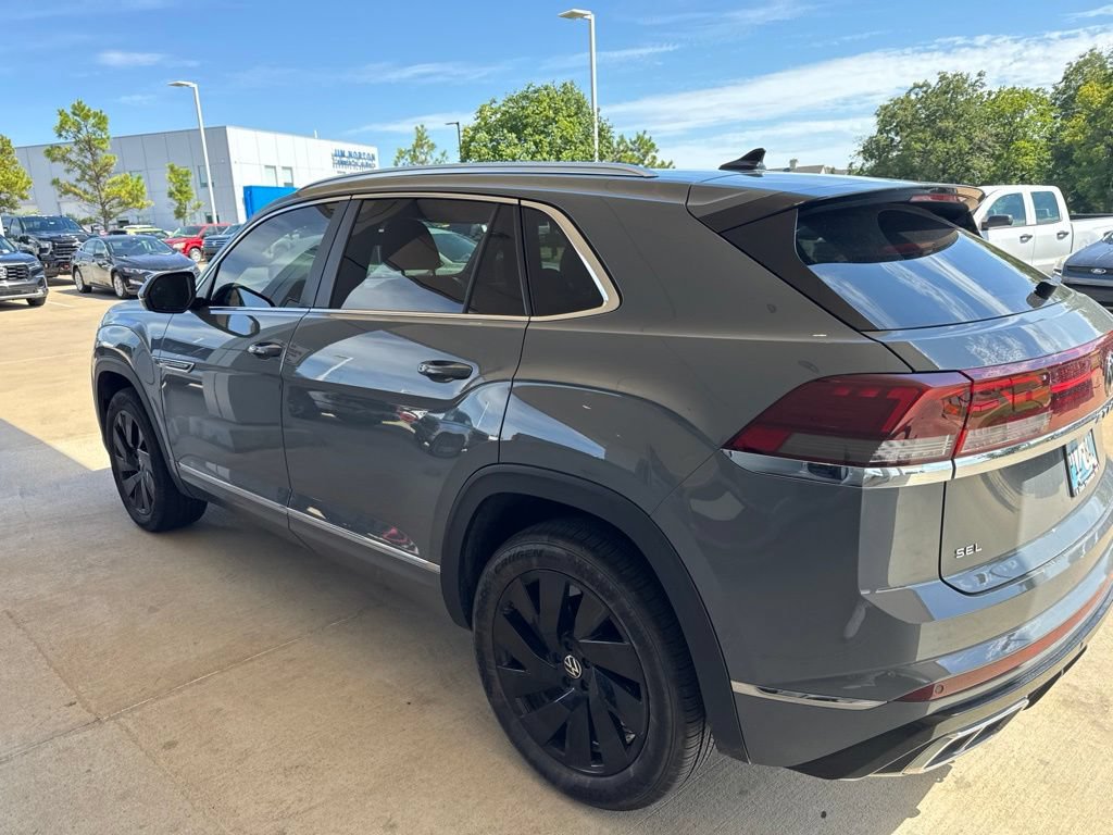 Used 2024 Volkswagen Atlas Cross Sport SEL R-Line AWD/4WD image 9