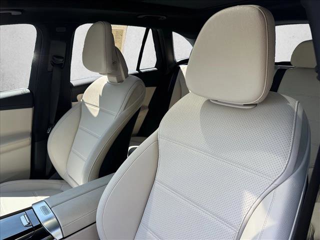 Used 2023 Mercedes-Benz GLC 300 4MATIC image 11