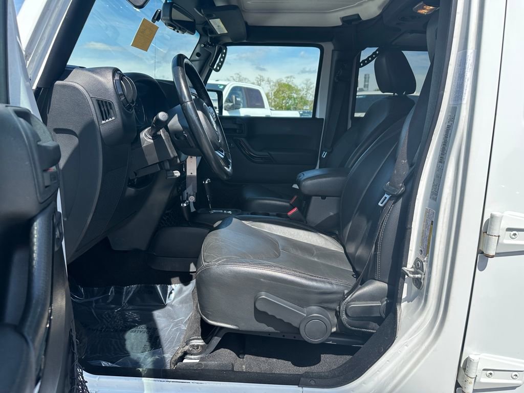 Used 2015 Jeep Wrangler Unlimited Sahara AWD/4WD image 20