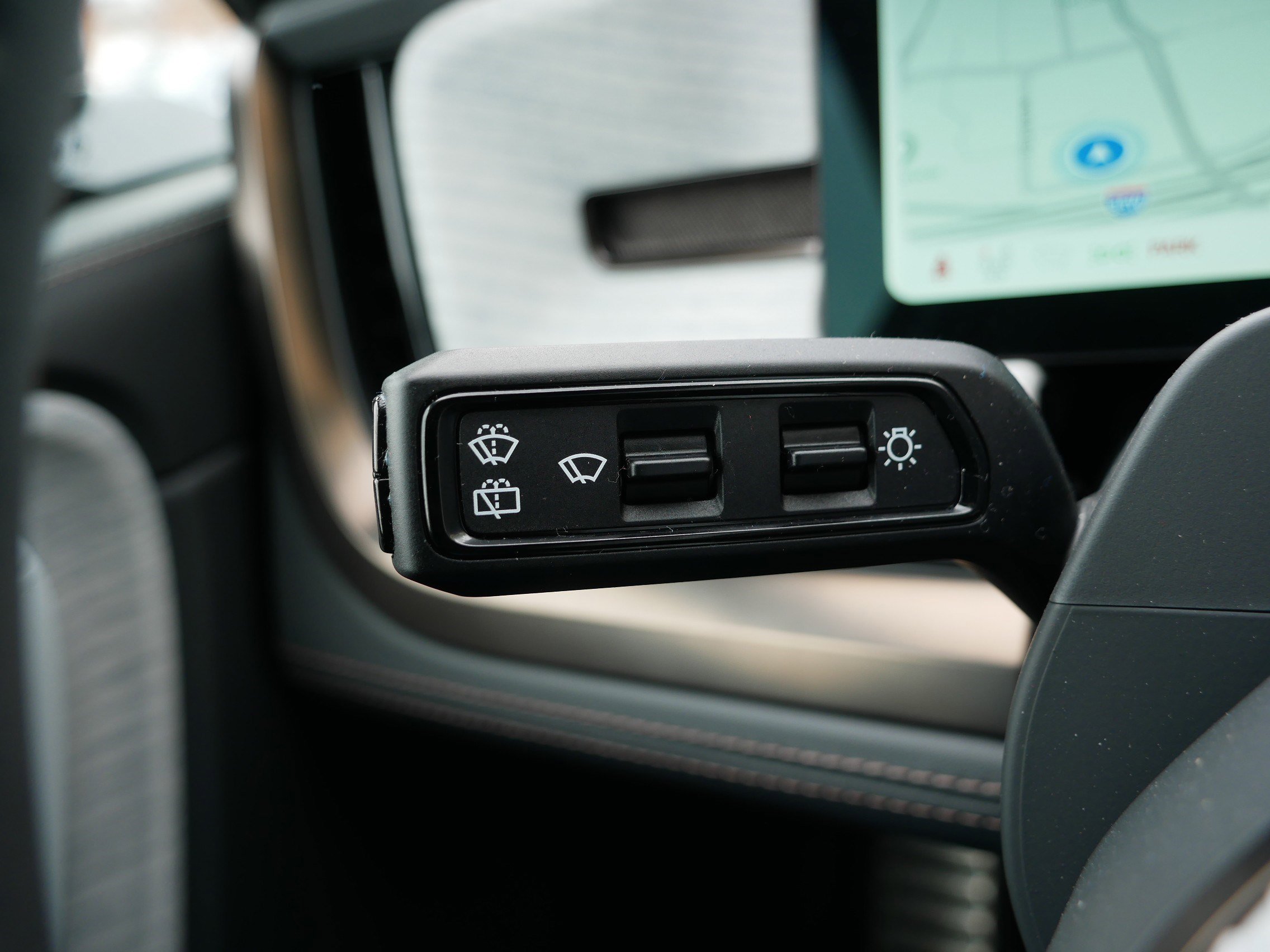 Used 2026 Rivian R1S Premium image 26