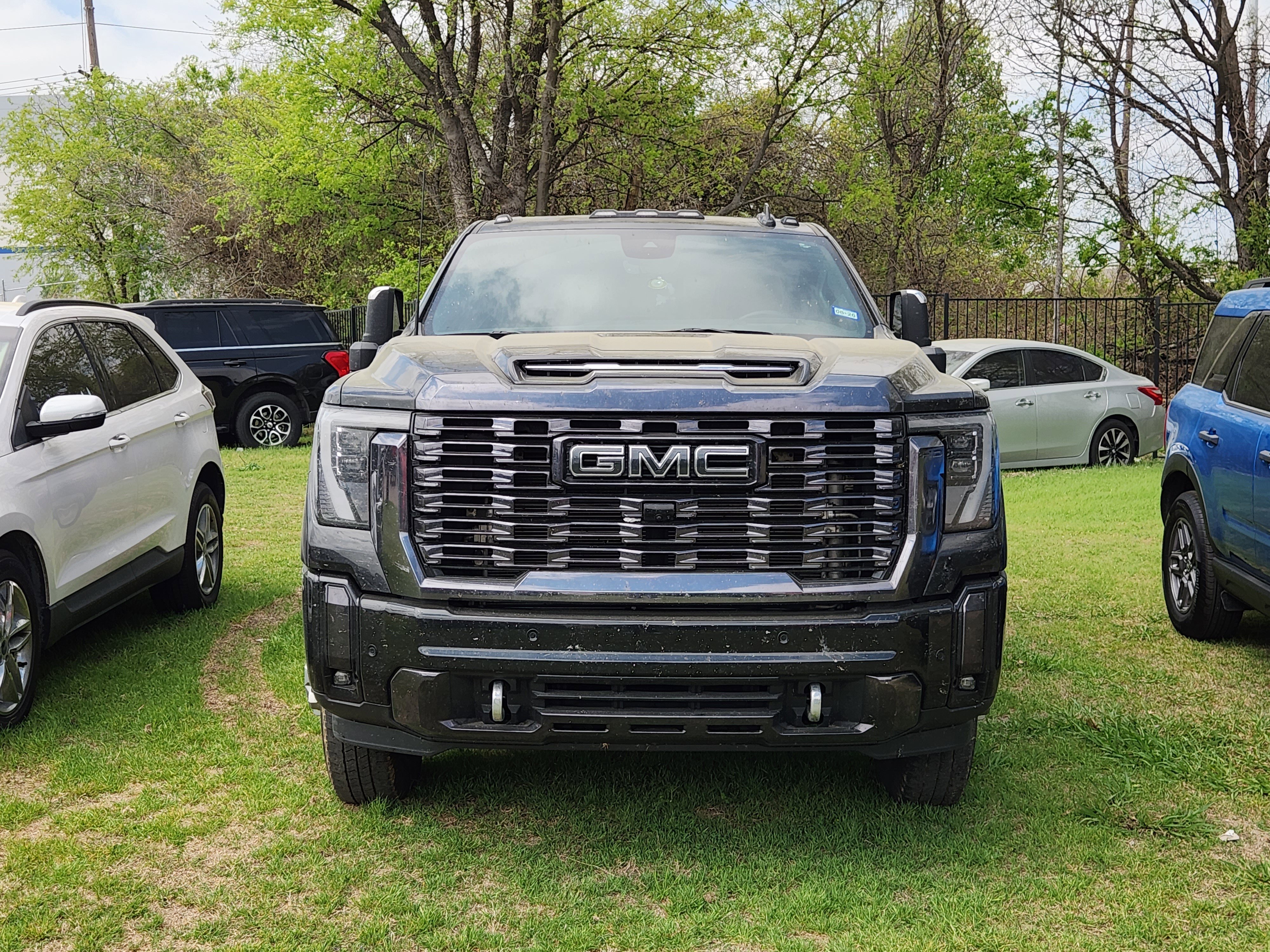Used 2024 GMC Sierra 3500 Denali Ultimate AWD/4WD image 2