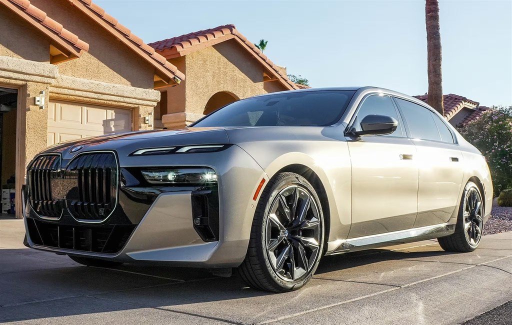 Used 2024 BMW 760i xDrive AWD/4WD image 12