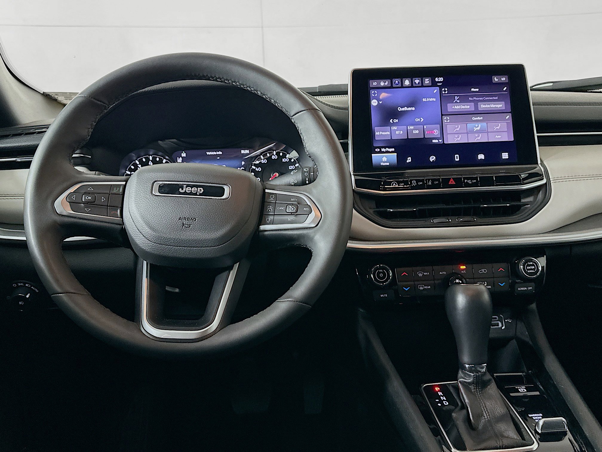 Used 2025 Jeep Compass Limited image 18