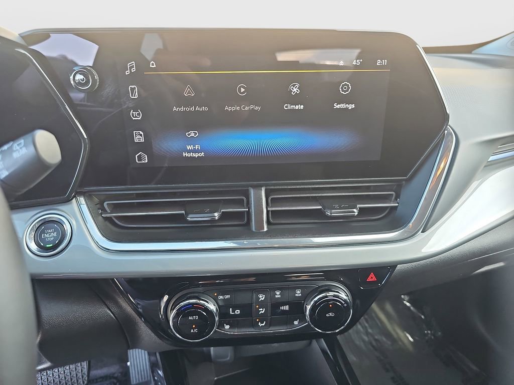 Used 2025 Chevrolet Trax LT w/ LT Convenience Package image 14