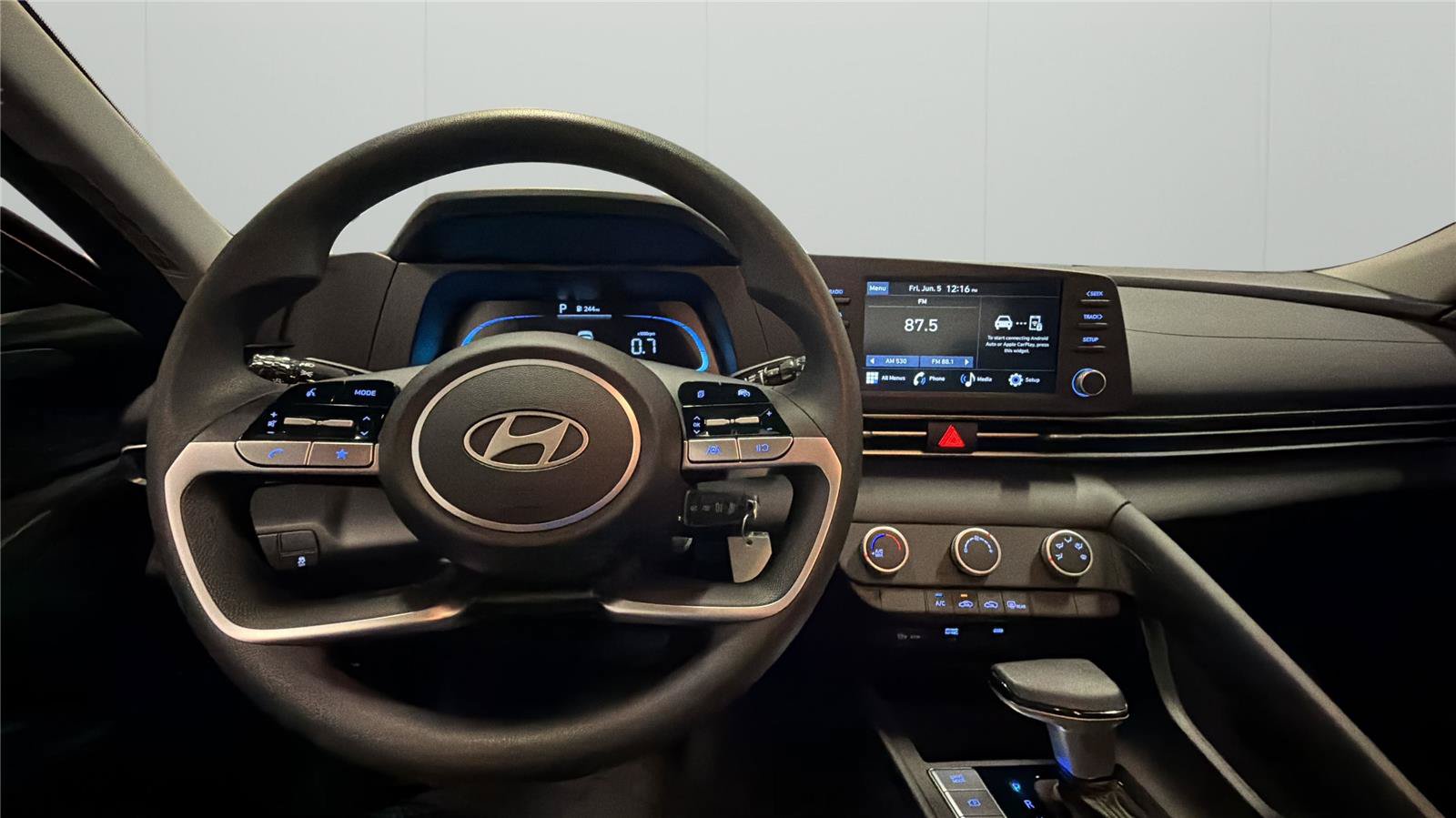Certified 2026 Hyundai Elantra SE FWD image 18