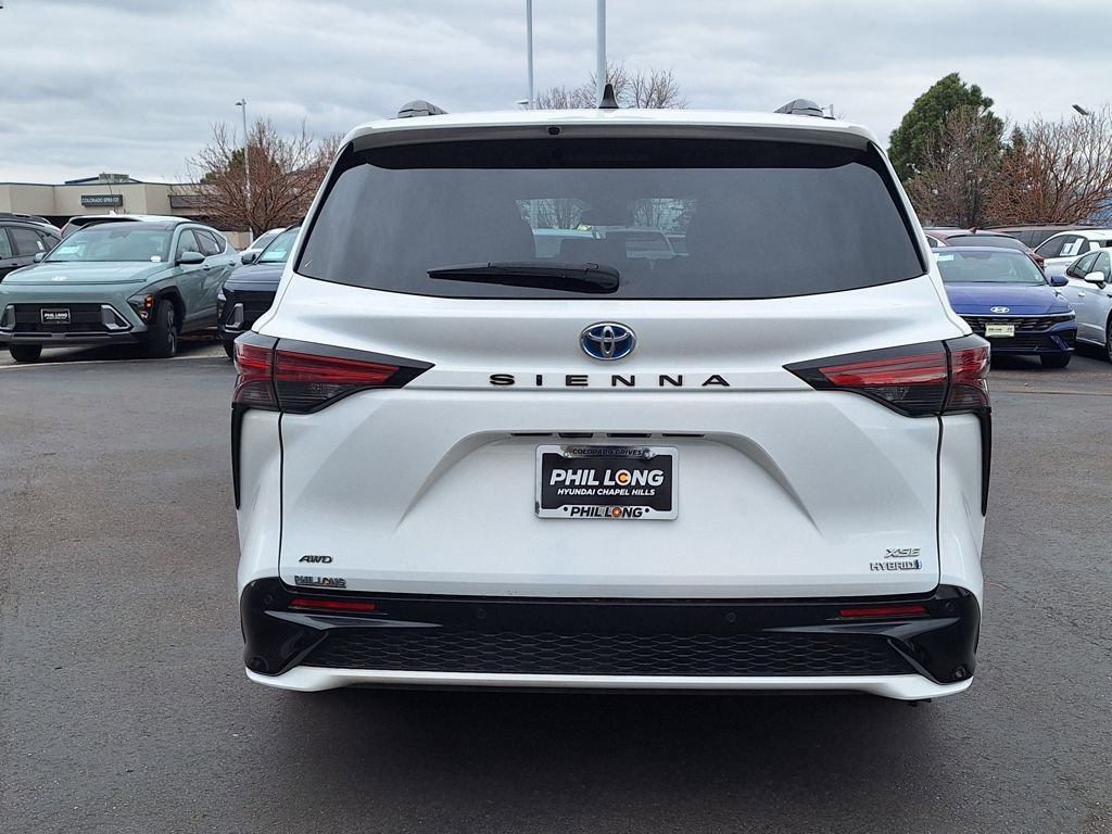 Used 2023 Toyota Sienna XSE w/ XSE Plus Package image 4