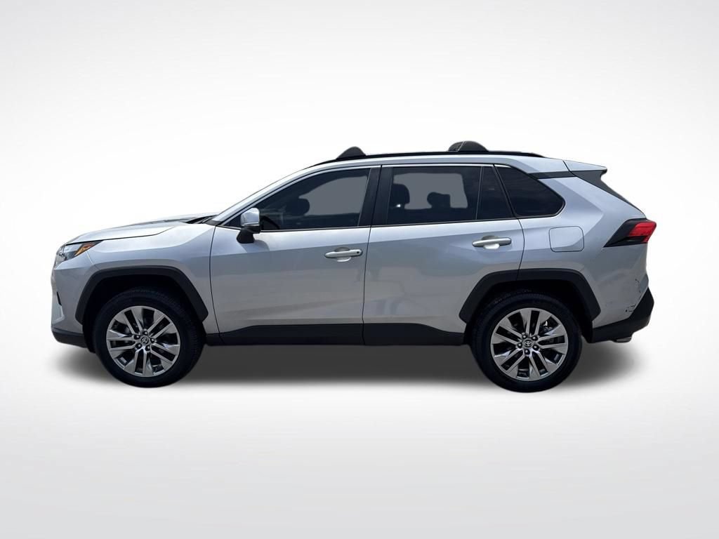Used 2022 Toyota RAV4 XLE Premium AWD/4WD image 8