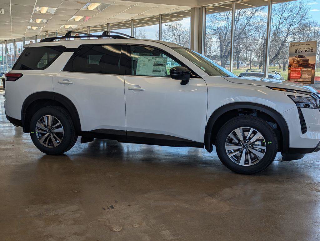 New 2026 Nissan Pathfinder SL w/ SL Premium Package AWD/4WD image 2