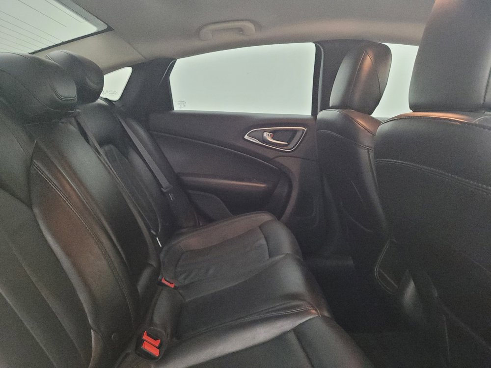 Used 2016 Chrysler 200 Limited Platinum image 19
