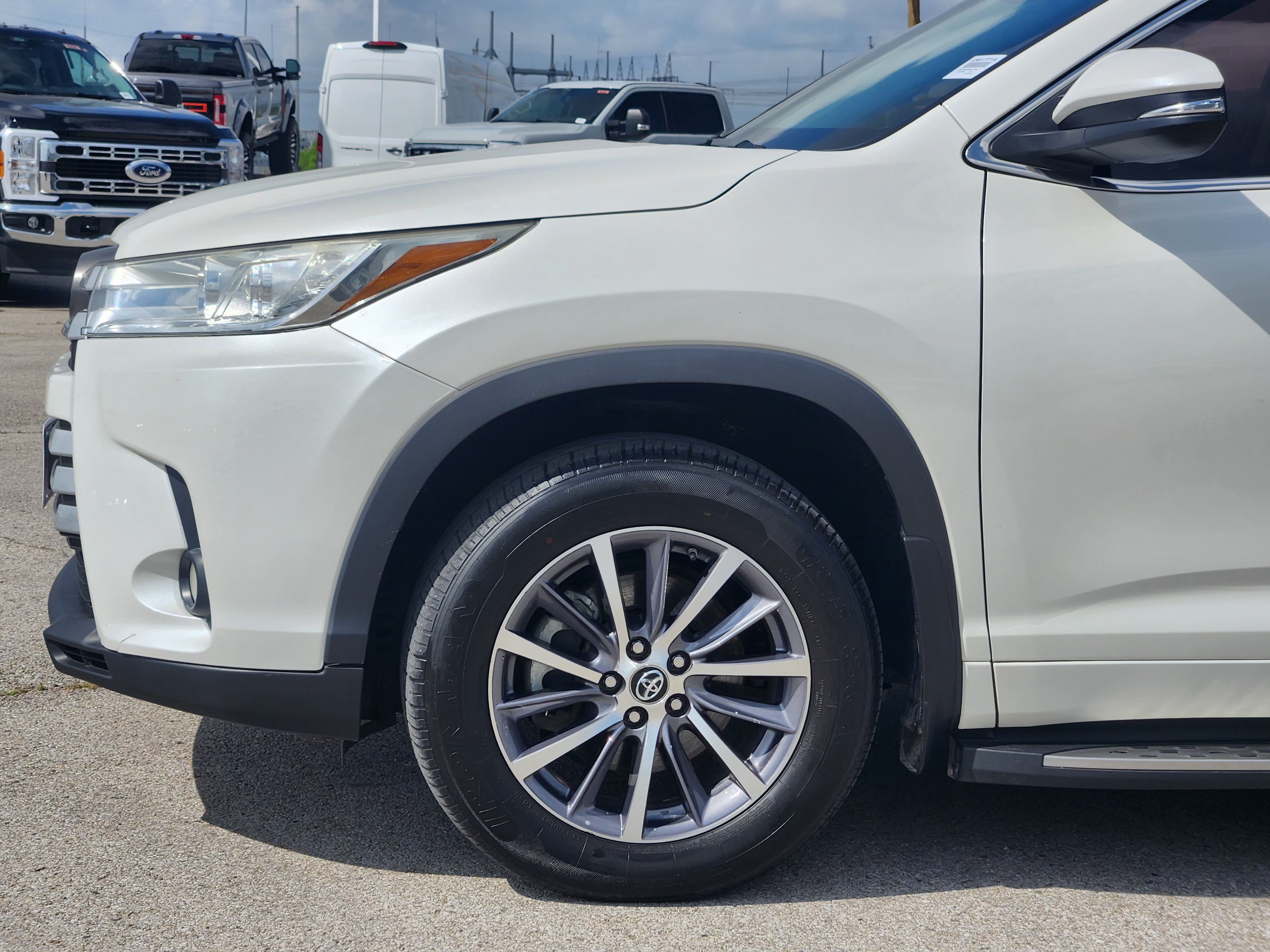 Used 2017 Toyota Highlander XLE FWD image 9