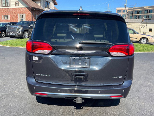 Used 2019 Chrysler Pacifica Limited w/ Advanced Safetytec Group FWD image 6