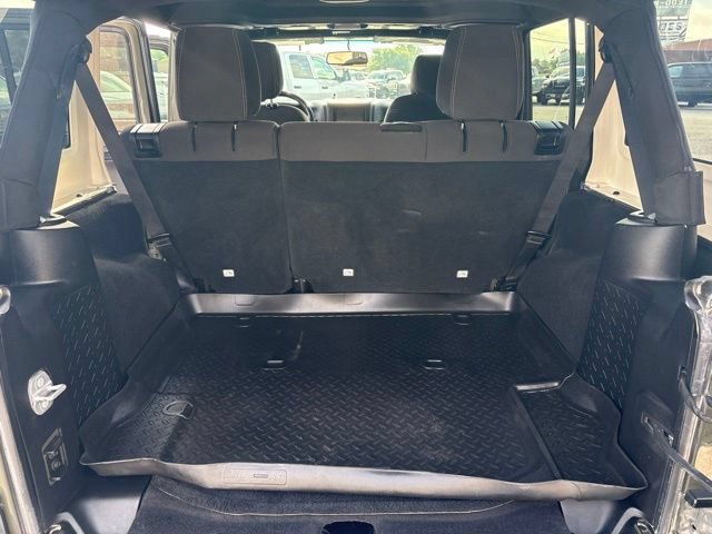 Used 2015 Jeep Wrangler Unlimited Sahara w/ Connectivity Group AWD/4WD image 18