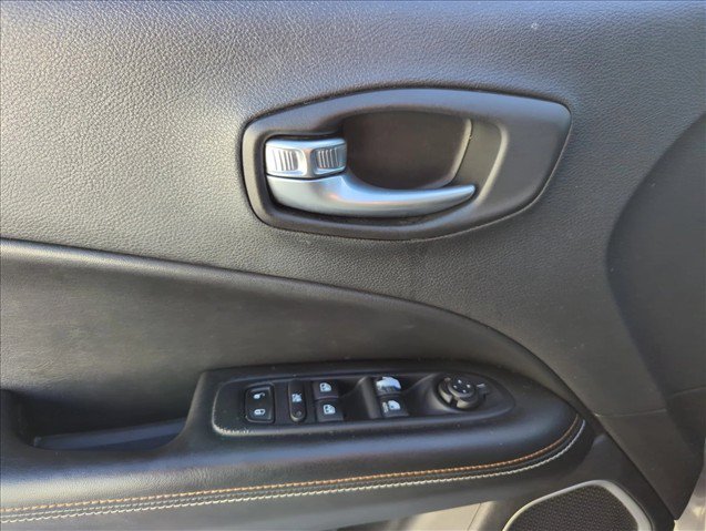 Used 2019 Jeep Compass Latitude w/ Popular Equipment Group FWD image 10