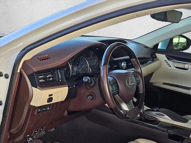 Used 2018 Lexus ES 350 w/ Ultra Luxury Package image 10