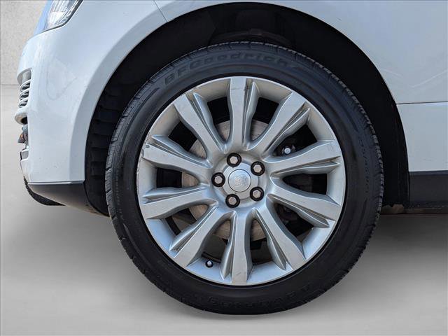 Used 2017 Land Rover Range Rover HSE image 24