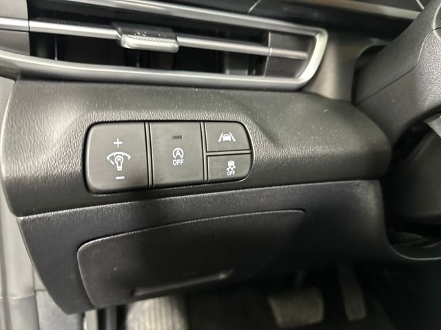 Used 2023 Hyundai Elantra SE image 19