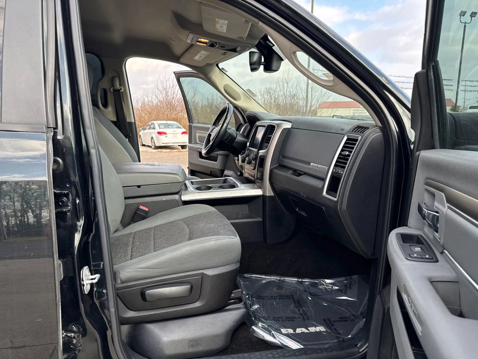 Used 2017 RAM 1500 Lone Star AWD/4WD image 23