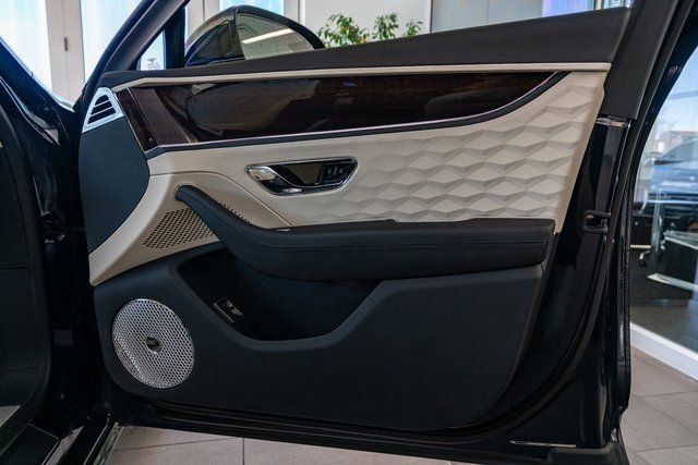 New 2025 Bentley Flying Spur Plug-In Hybrid image 54