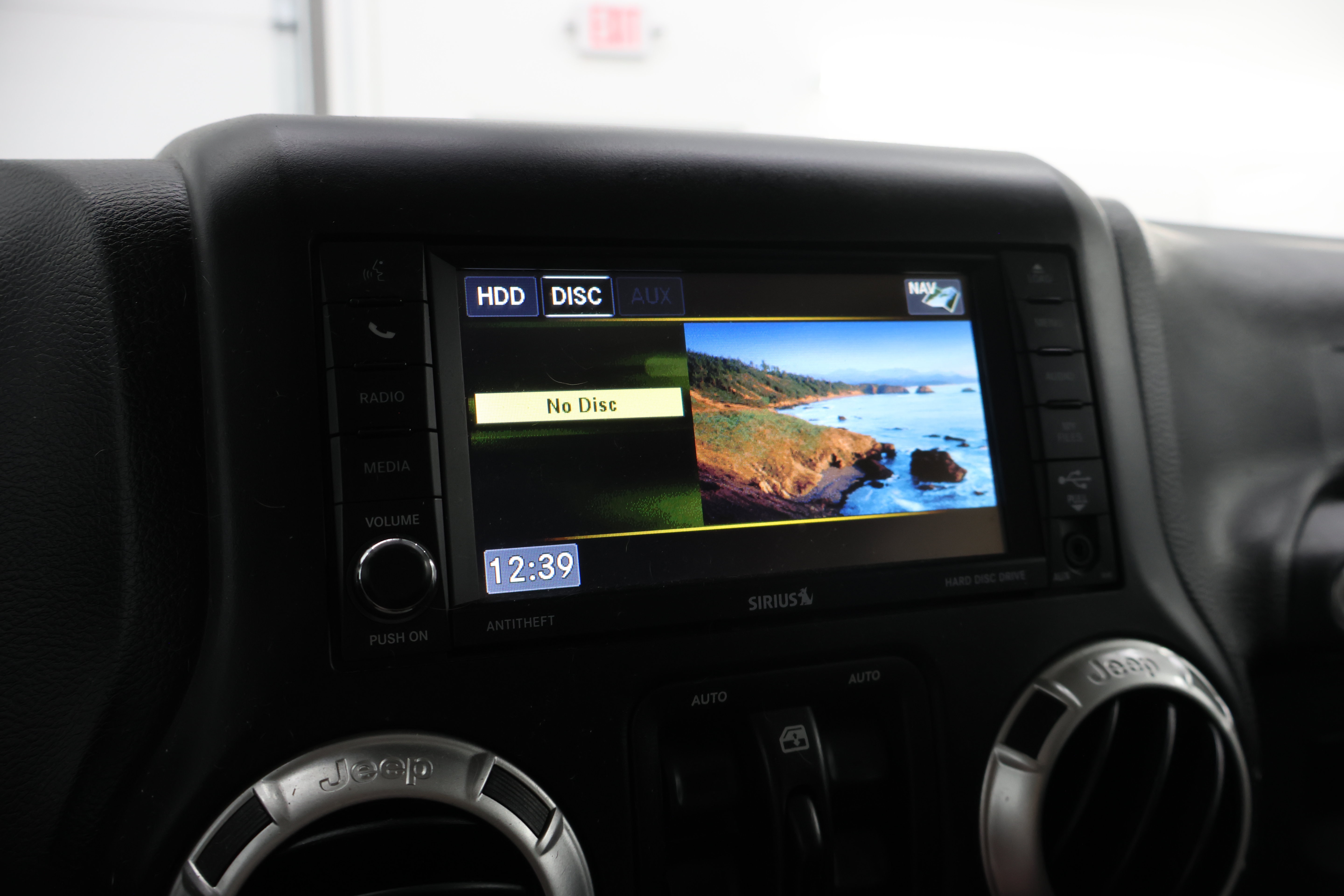 Used 2017 Jeep Wrangler Unlimited Sahara w/ Connectivity Group AWD/4WD image 41