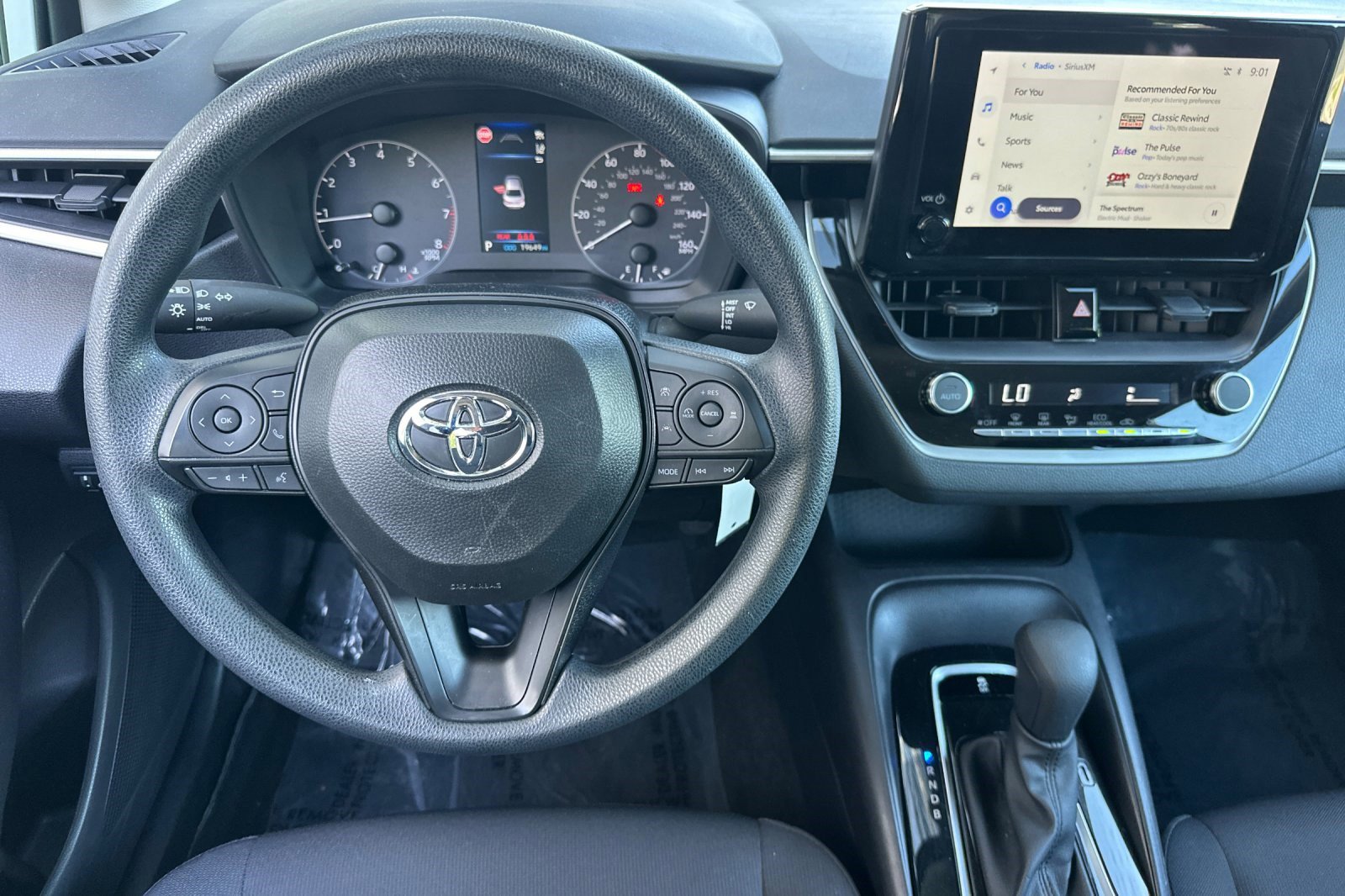 Used 2025 Toyota Corolla LE FWD image 28