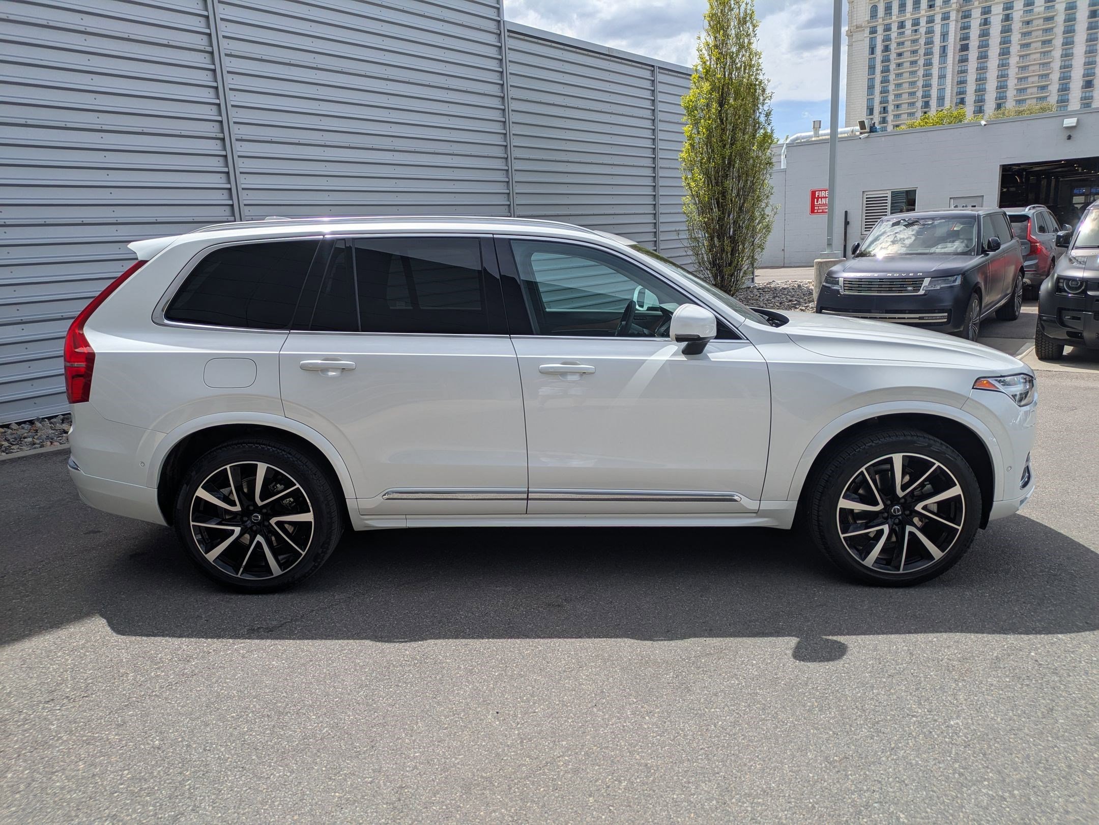 Used 2023 Volvo XC90 B6 Plus w/ Protection Package Premier AWD/4WD image 2