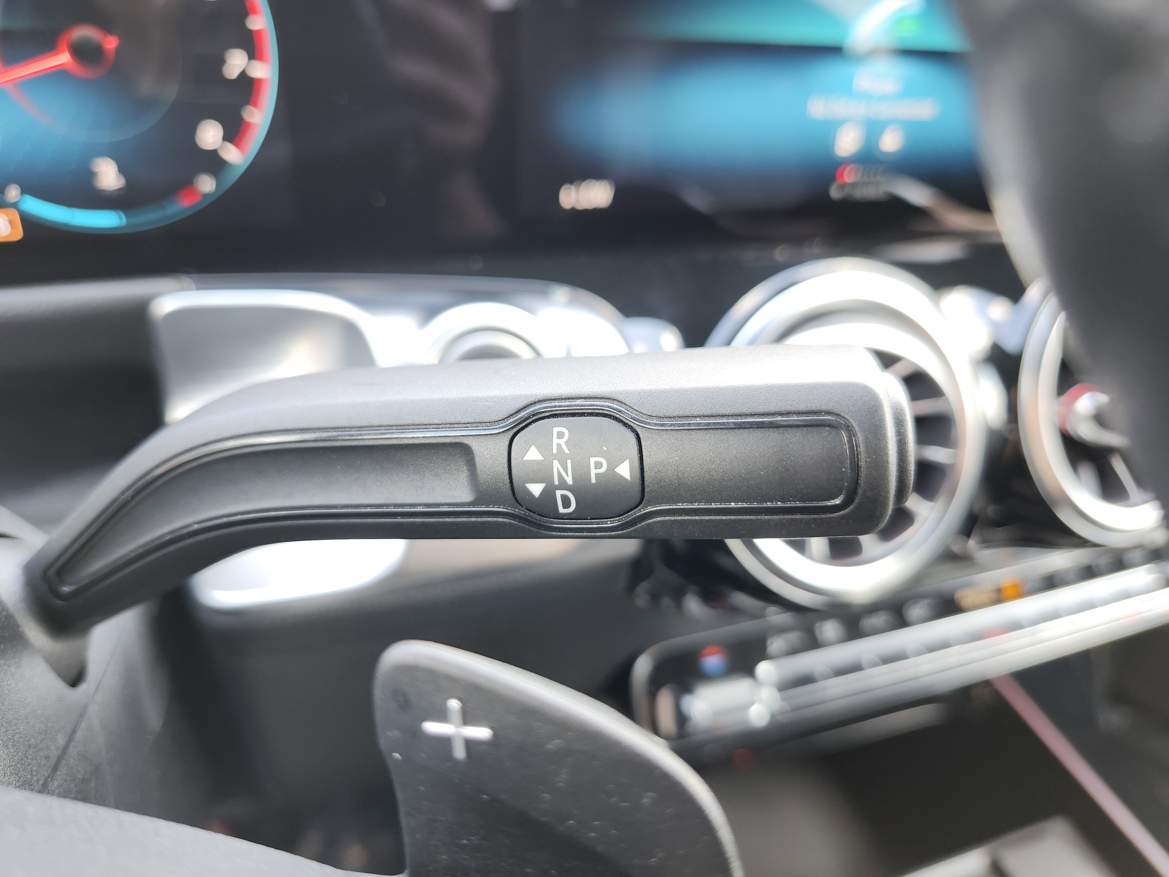 Used 2020 Mercedes-Benz GLB 250 4MATIC w/ Premium Package image 9
