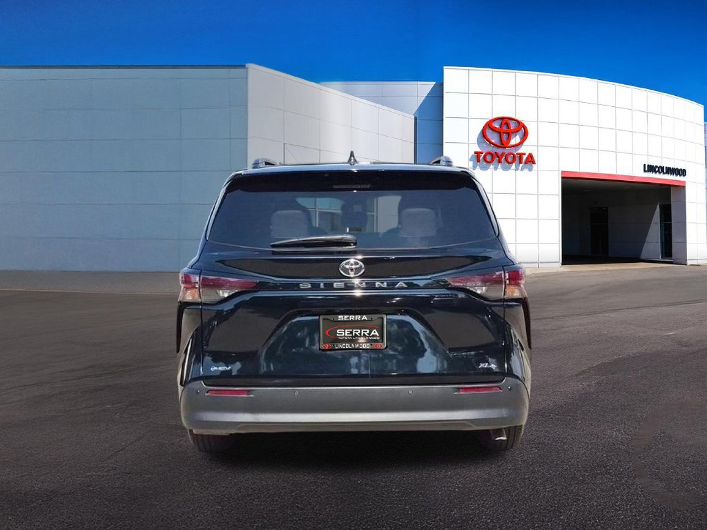 Used 2026 Toyota Sienna XLE FWD image 13