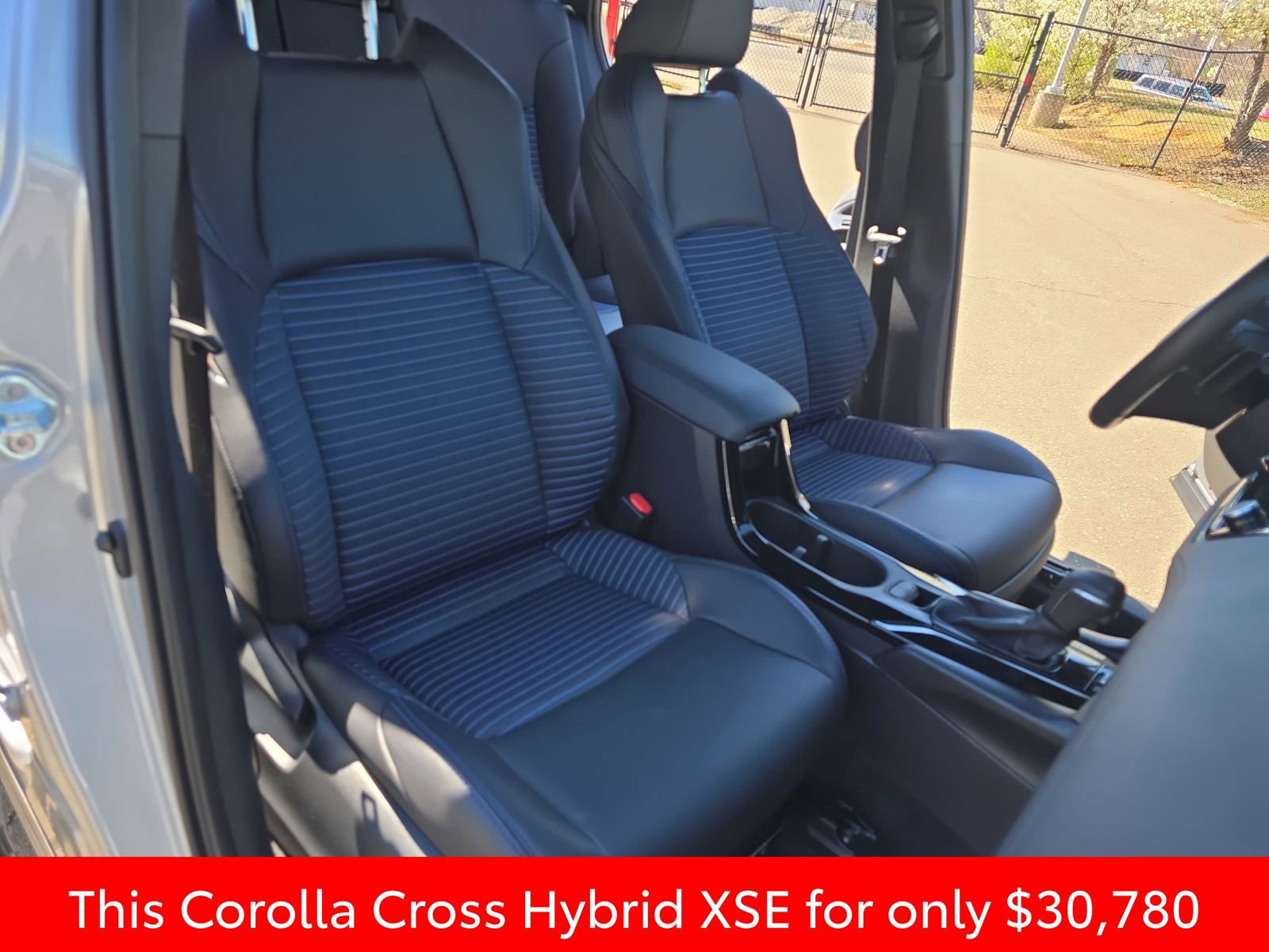 Used 2024 Toyota Corolla Cross XSE w/ Convenience Package image 17