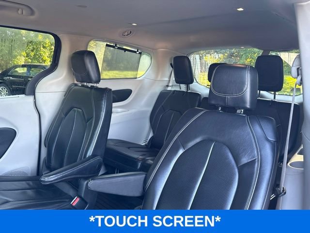 Used 2022 Chrysler Pacifica Touring-L FWD image 8