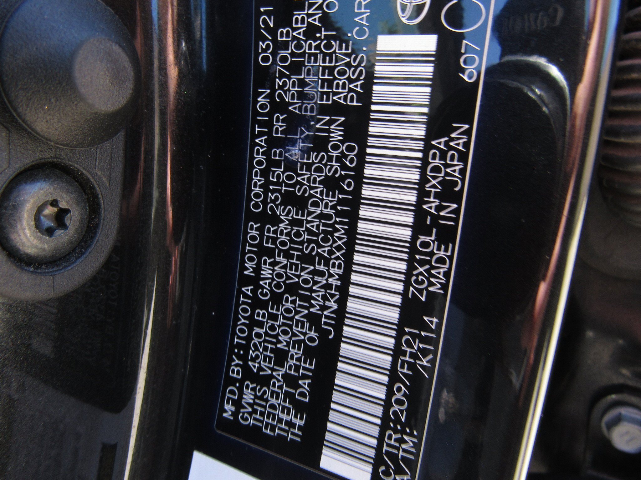 Used 2021 Toyota C-HR LE FWD image 28