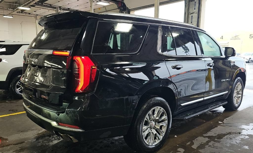 Used 2025 GMC Yukon Denali AWD/4WD image 3
