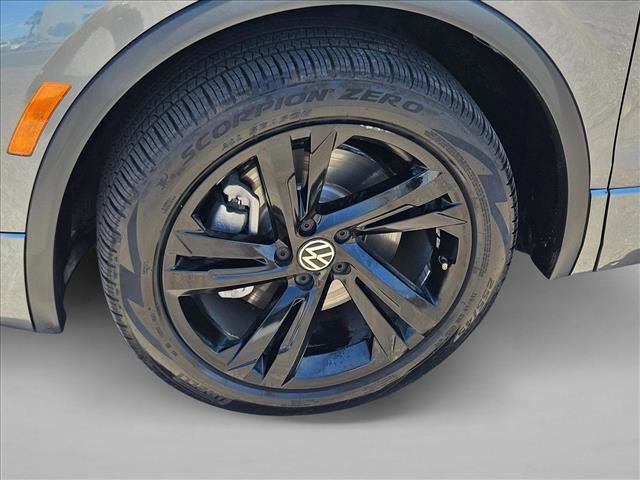 Used 2023 Volkswagen Tiguan SE R-Line FWD image 23