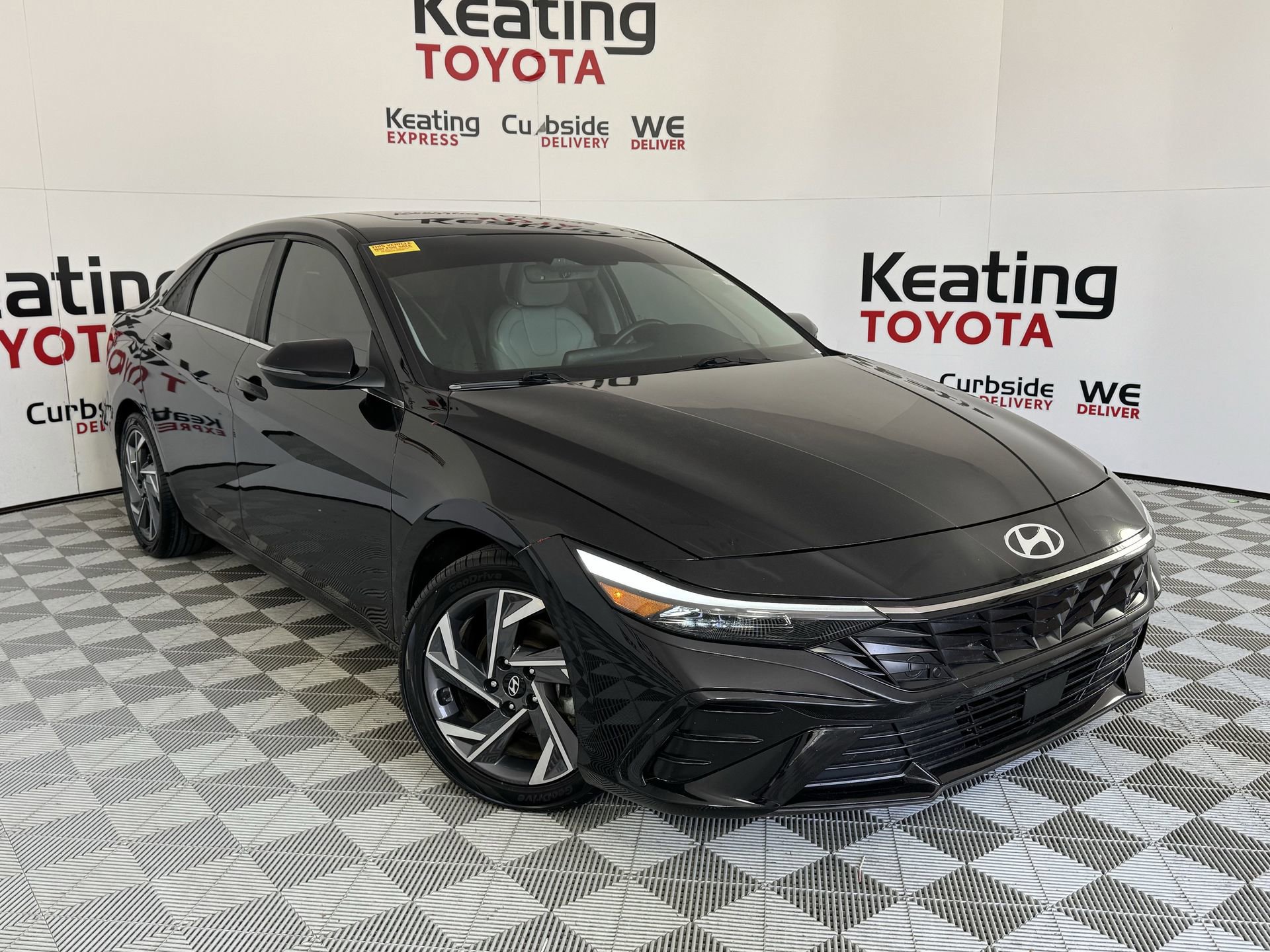Used 2025 Hyundai Elantra Limited image 3