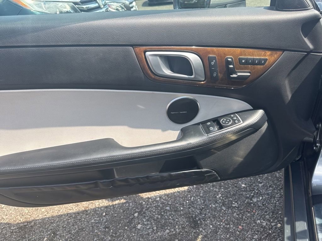 Used 2016 Mercedes-Benz SLK 300 image 32