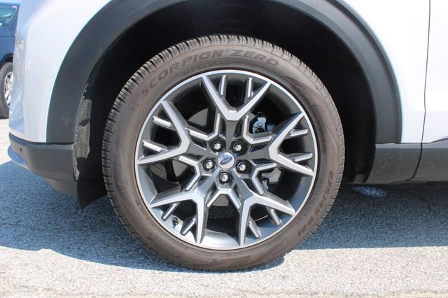Used 2025 Ford Explorer Platinum w/ Ultimate Package AWD/4WD image 35