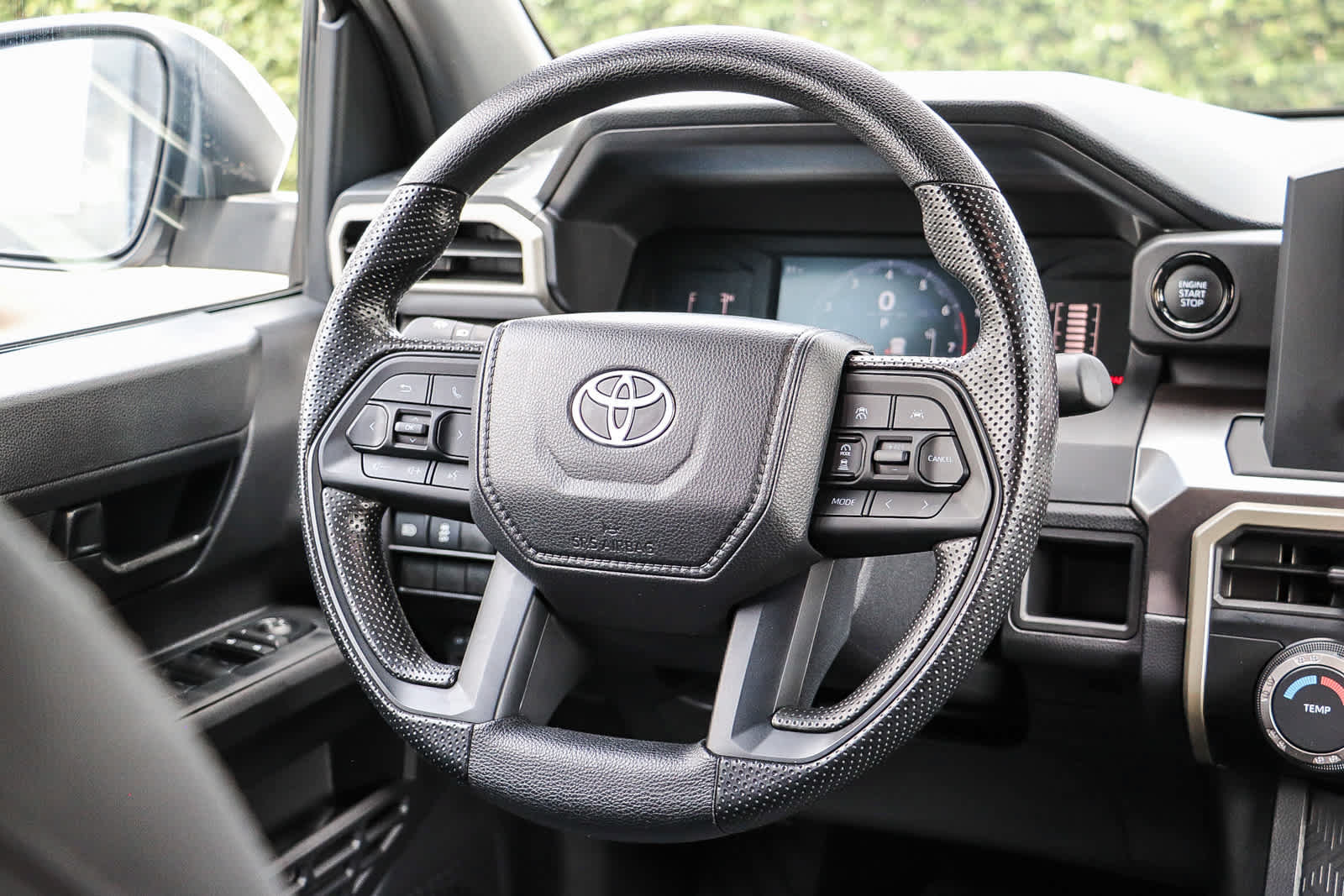 Used 2025 Toyota Tacoma SR5 AWD/4WD image 16