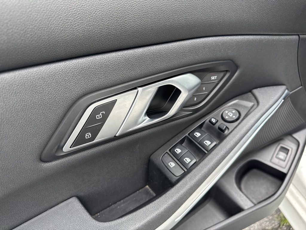 Used 2020 BMW 330i Sedan w/ Convenience Package RWD image 5