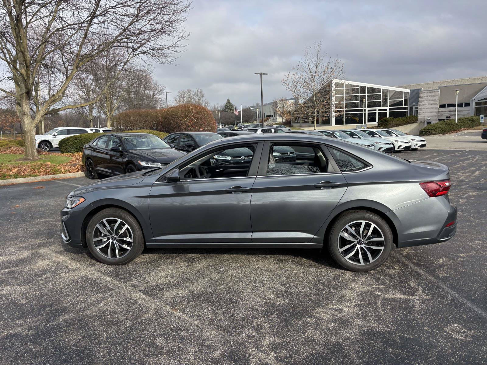 New 2026 Volkswagen Jetta SE FWD image 4
