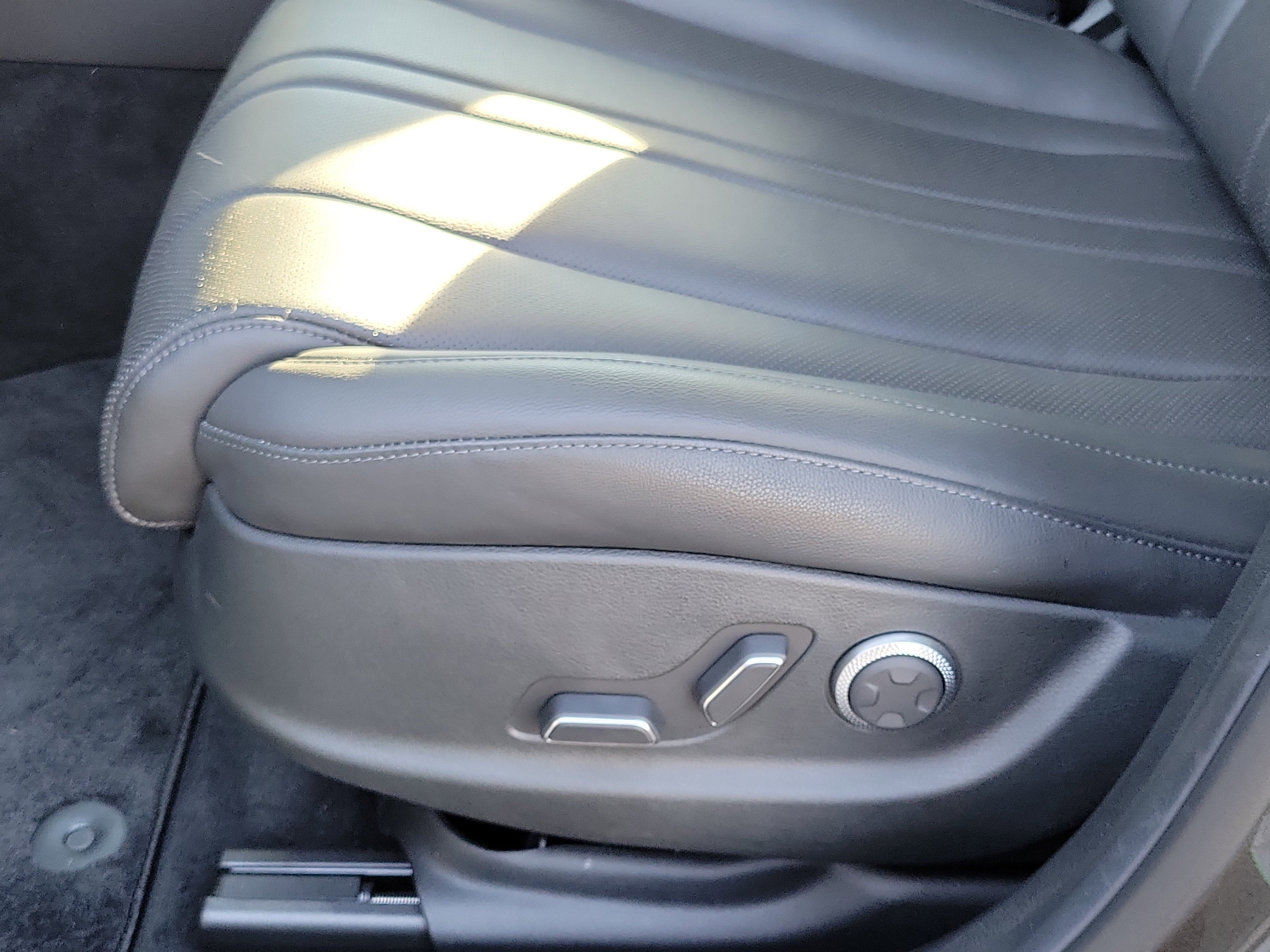 Certified 2025 Genesis G80 2.5T Advanced image 17