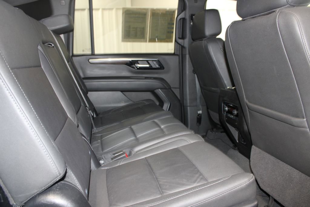 Used 2025 Chevrolet Suburban LT image 29