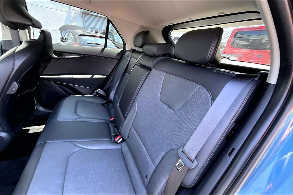 Used 2025 Kia Niro SX Touring FWD image 17