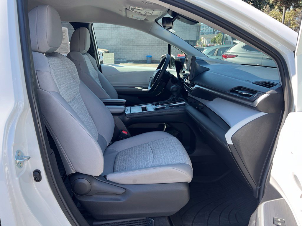 Certified 2026 Toyota Sienna LE AWD/4WD image 23