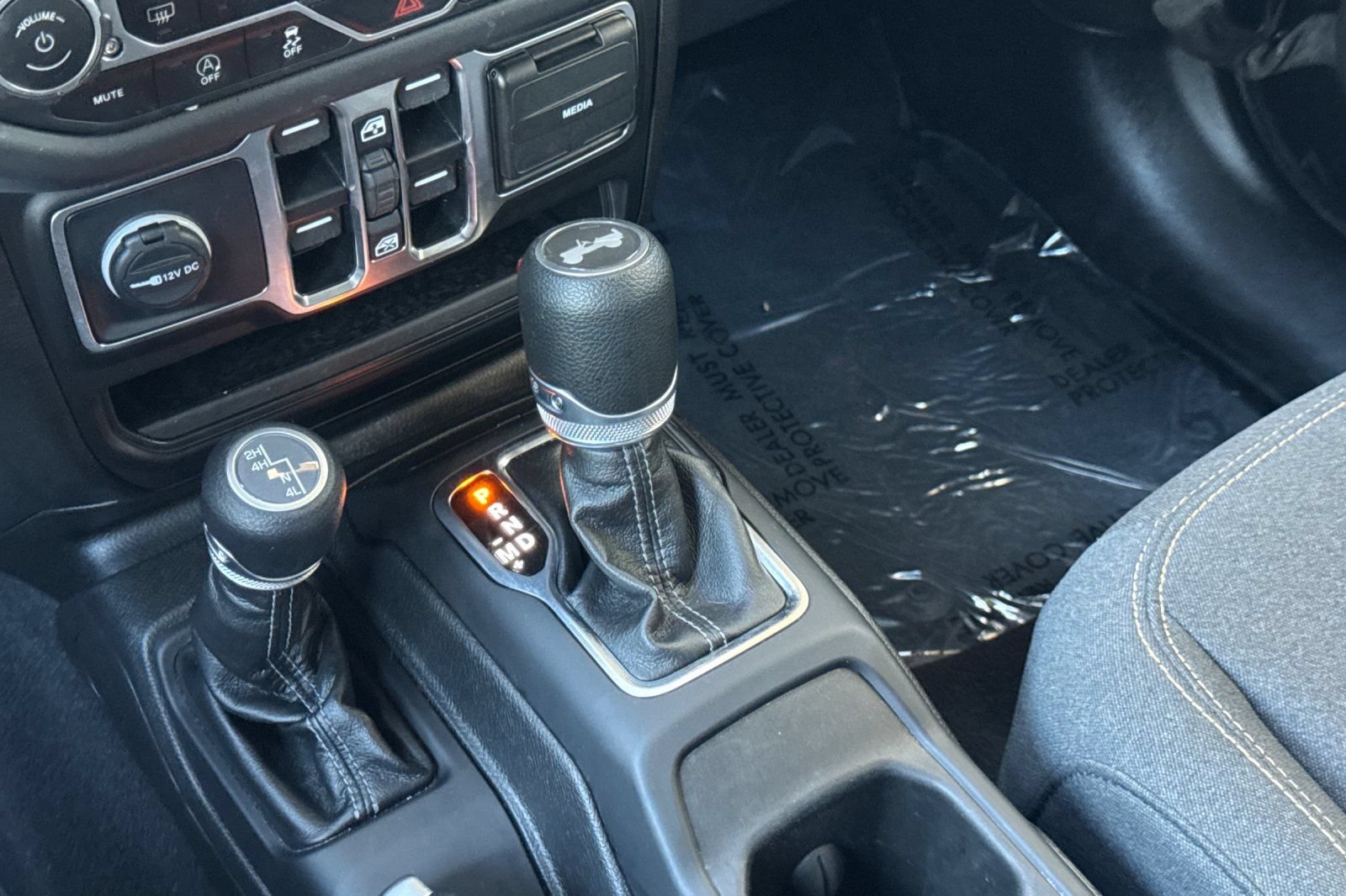 Used 2025 Jeep Wrangler Unlimited Sahara AWD/4WD image 22