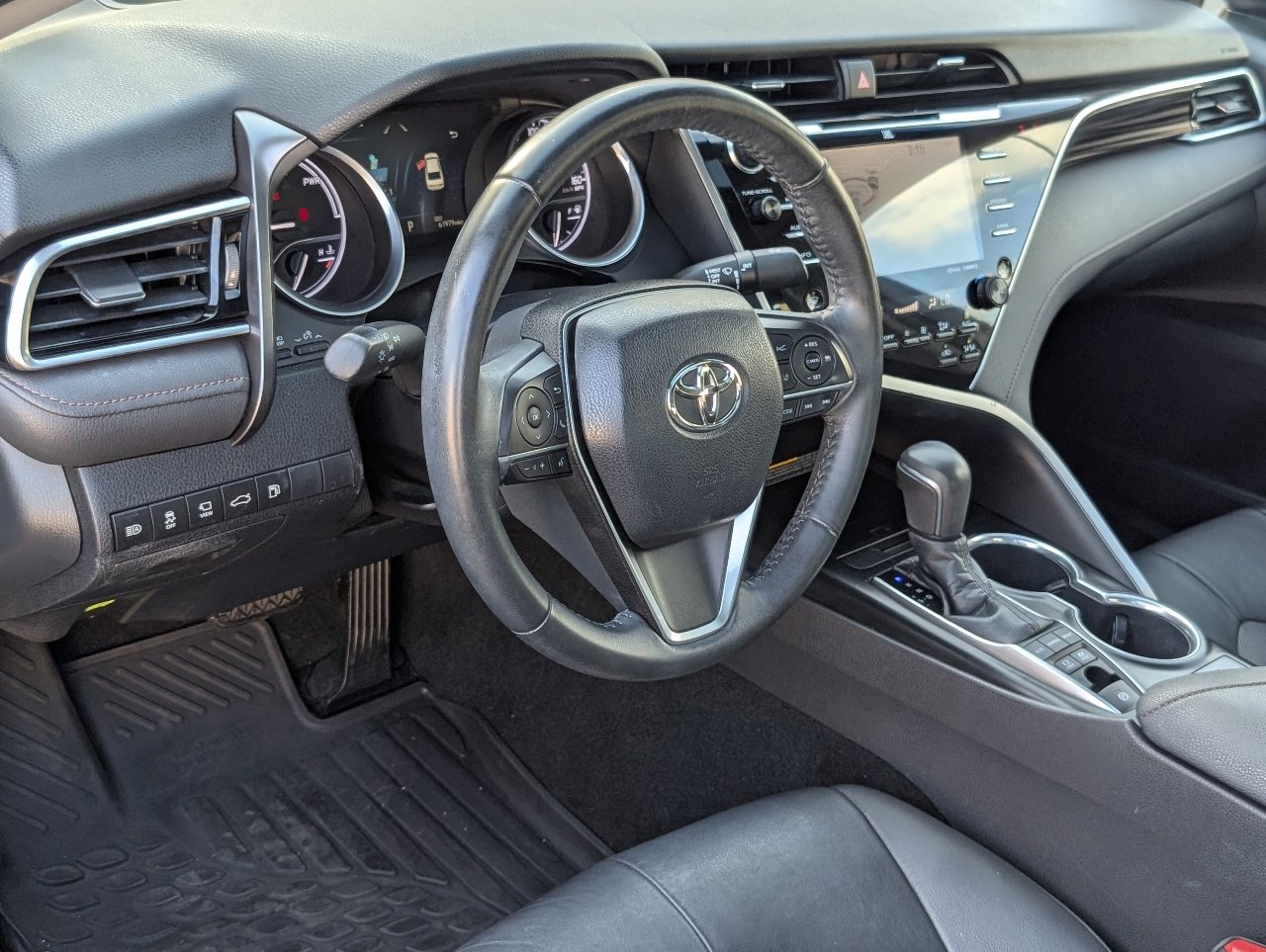 Used 2018 Toyota Camry XLE w/ Audio Package FWD image 14